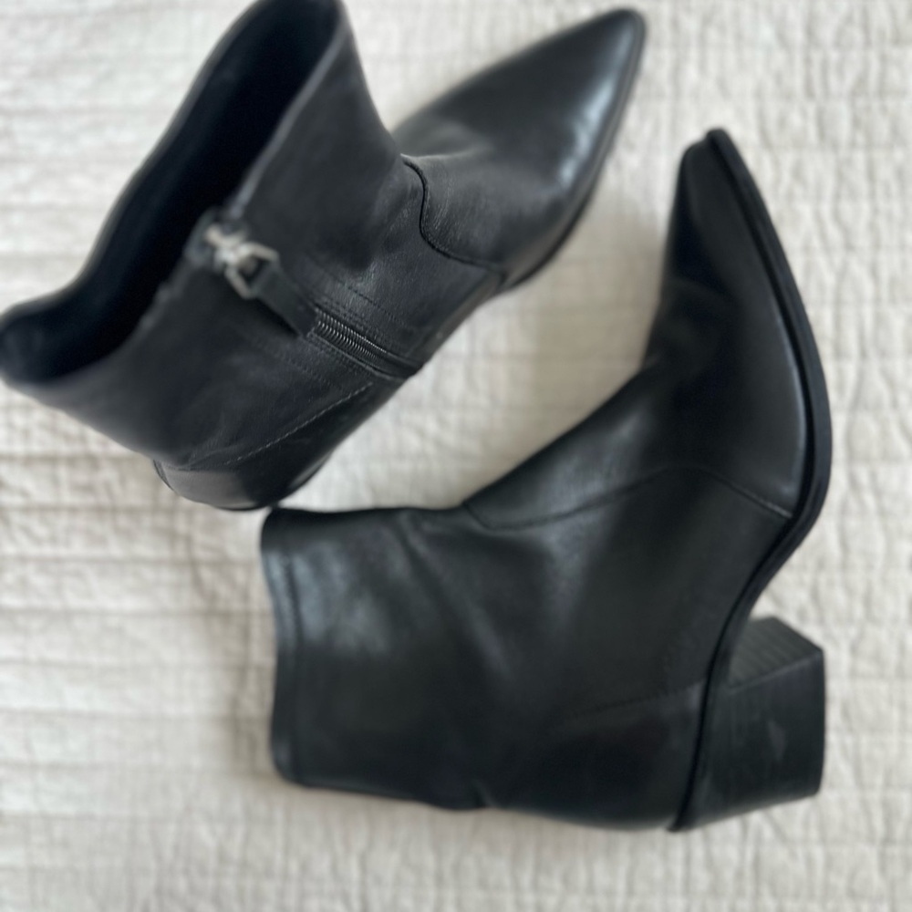 Zara leather boots 375
